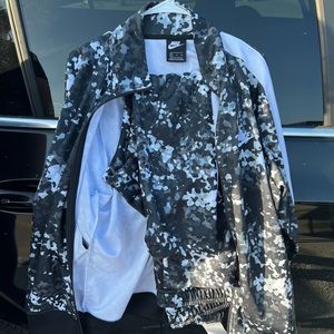 Mens size XL Nike set new with tags